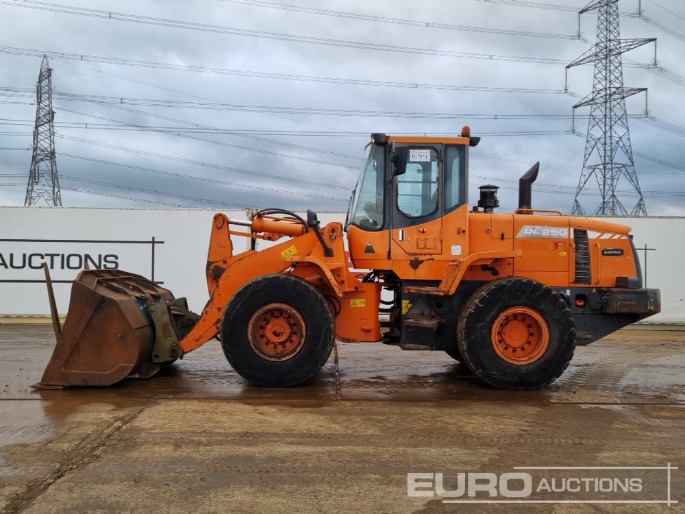 Doosan DL250 - Chargeuse sur pneus: photos 2 Doosan DL250 - Chargeuse sur pneus: photos 2