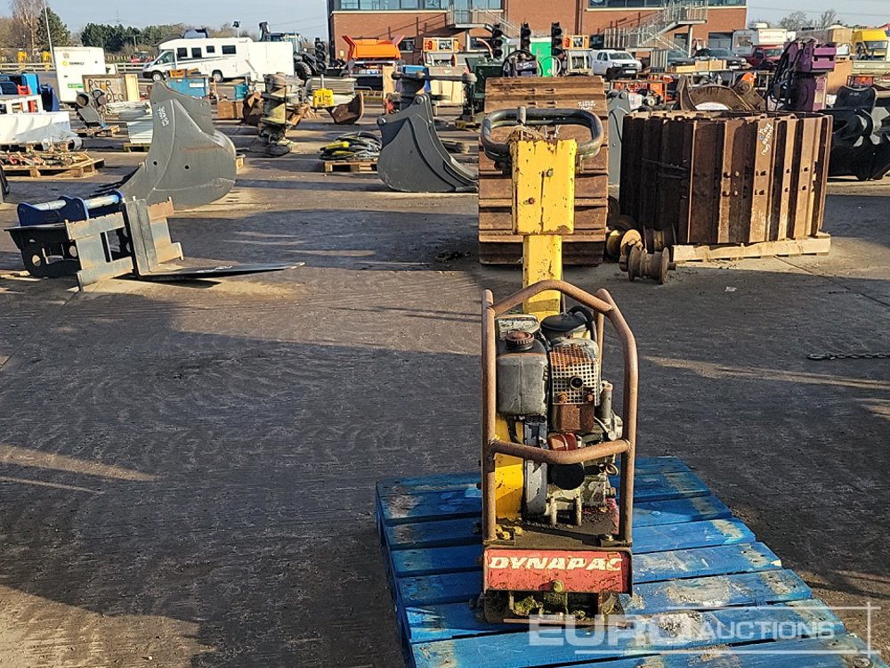 Dynapac Diesel Compaction Plate - Travaux routiers: photos 2 Dynapac Diesel Compaction Plate - Travaux routiers: photos 2