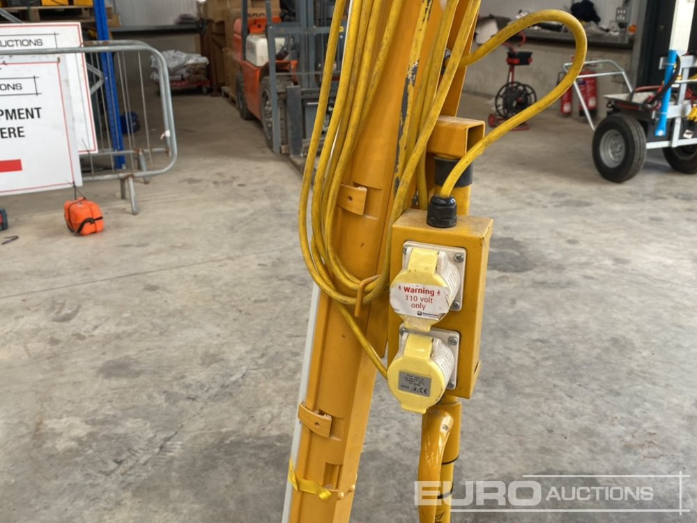 Matériel de chantier Elite 110 Volt LED Tripod Work Light (2 of): photos 13