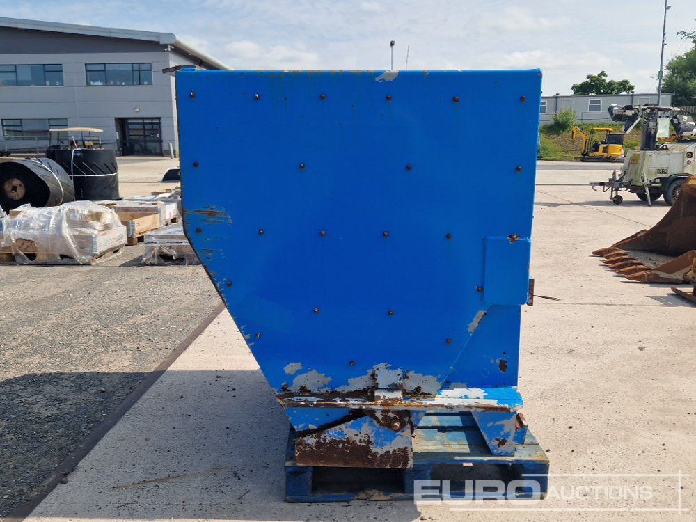 Fabcon FB15 Hydraulic Skip to suiy Forklift - Benne basculante: photos 2 Fabcon FB15 Hydraulic Skip to suiy Forklift - Benne basculante: photos 2