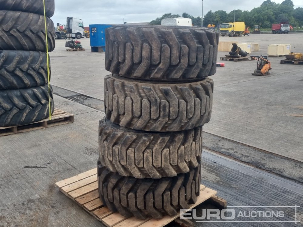 Galaxy R4 12-16.5 Tyre (4 of) - Pneu: photos 4 Galaxy R4 12-16.5 Tyre (4 of) - Pneu: photos 4