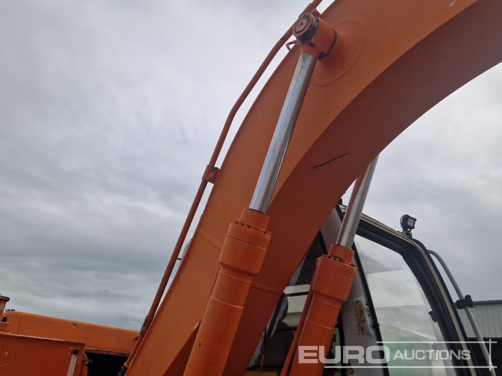 Pelle sur chenille Hitachi EX135: photos 35