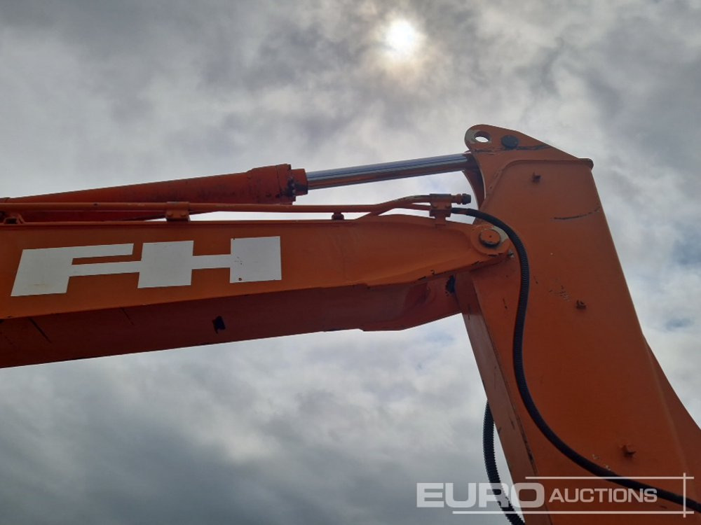 Pelle sur chenille Hitachi EX135: photos 38
