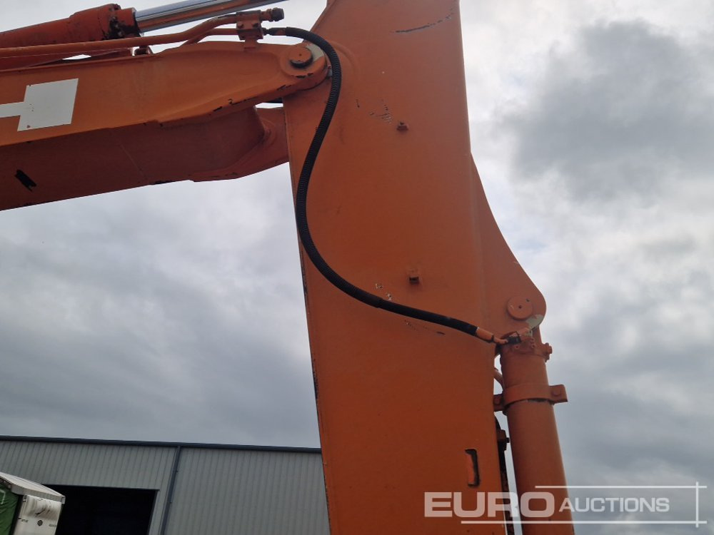 Pelle sur chenille Hitachi EX135: photos 39