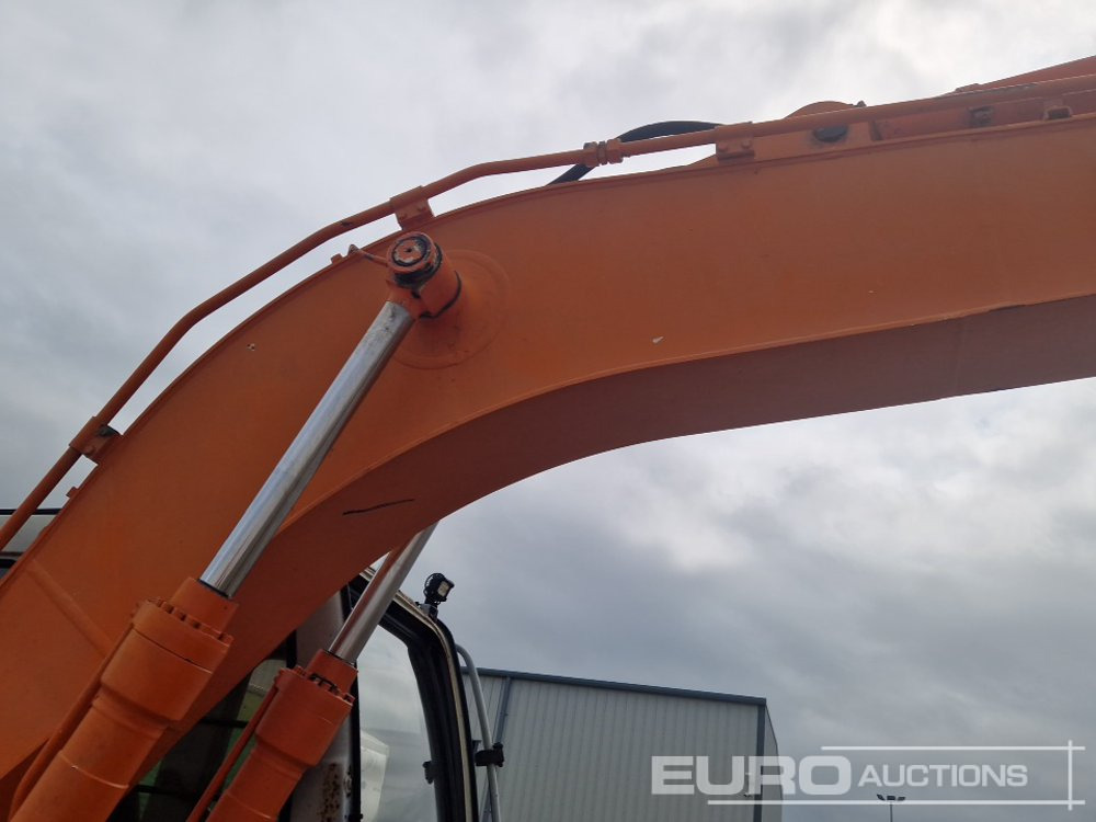 Pelle sur chenille Hitachi EX135: photos 36