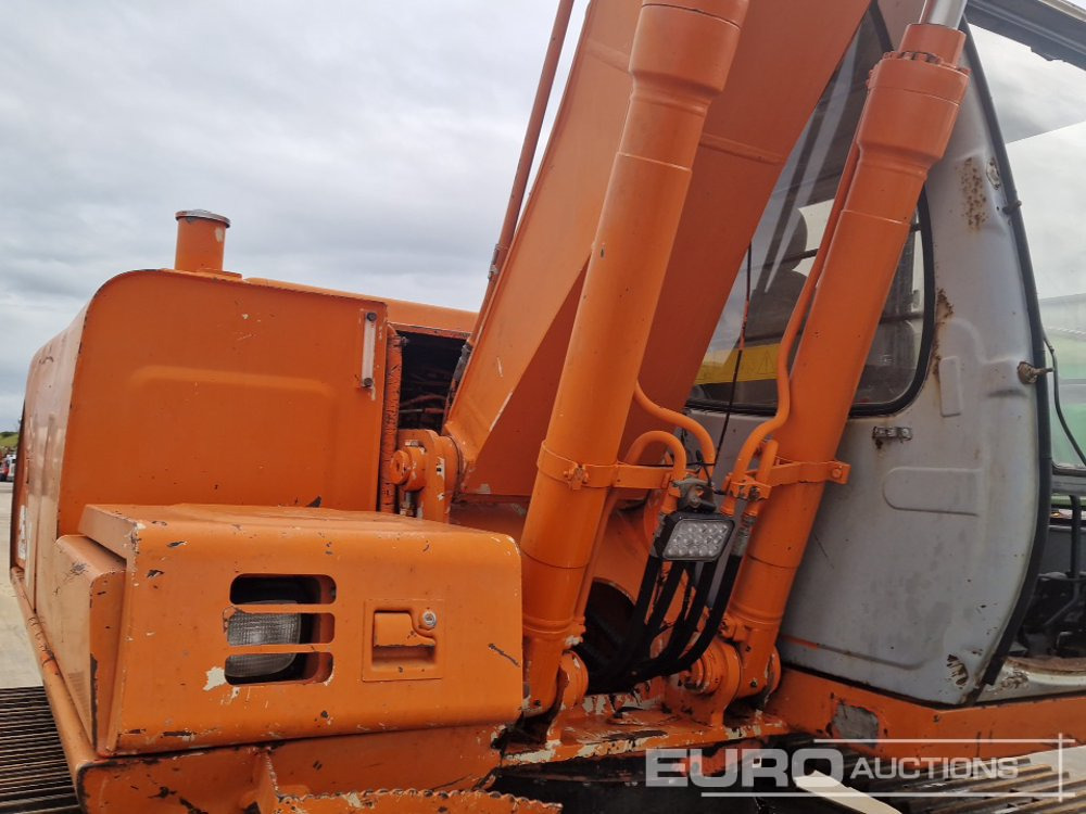 Pelle sur chenille Hitachi EX135: photos 34