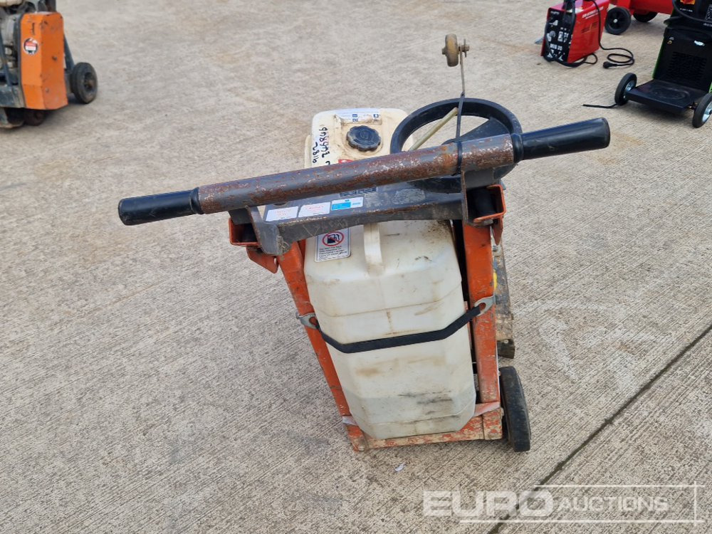 Husqvarna FS400LV Petrol Road Saw, Honda Engine (Spares) - Travaux routiers: photos 4 Husqvarna FS400LV Petrol Road Saw, Honda Engine (Spares) - Travaux routiers: photos 4