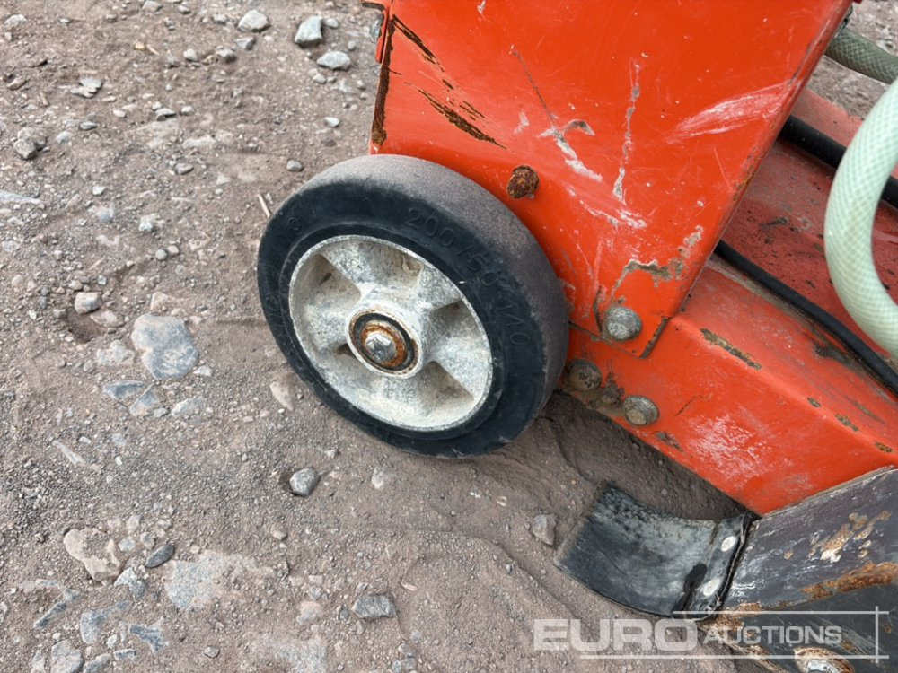 Husqvarna FS400LV - Travaux routiers: photos 5 Husqvarna FS400LV - Travaux routiers: photos 5