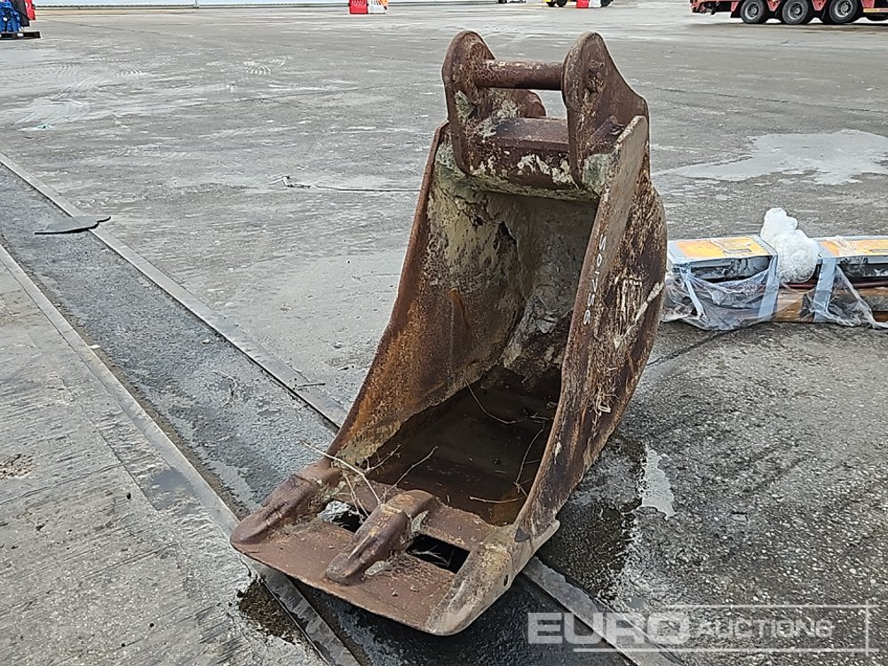 JCB 24" Digging Bucket 65mm Pin to suit 13 Ton Excavator - Godet: photos 1 JCB 24" Digging Bucket 65mm Pin to suit 13 Ton Excavator - Godet: photos 1