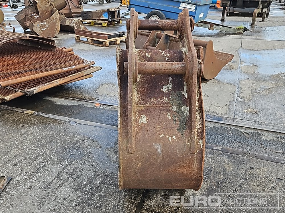 JCB 24" Digging Bucket 65mm Pin to suit 13 Ton Excavator - Godet: photos 4 JCB 24" Digging Bucket 65mm Pin to suit 13 Ton Excavator - Godet: photos 4