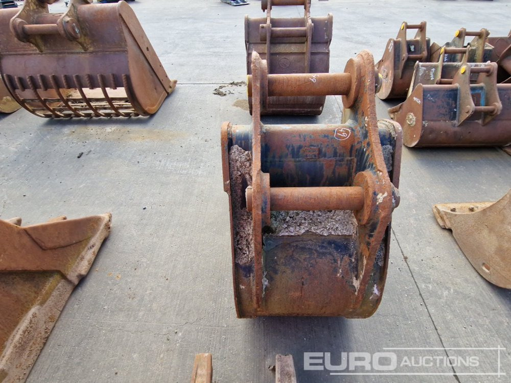 JCB 28" Digging Bucket 80mm Pin to suit 20 Ton Excavator - Godet: photos 4 JCB 28" Digging Bucket 80mm Pin to suit 20 Ton Excavator - Godet: photos 4