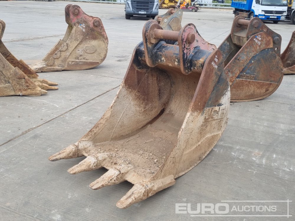 JCB 36" Digging Bucket 80mm Pin to suit 20 Ton Excavator - Godet: photos 1 JCB 36" Digging Bucket 80mm Pin to suit 20 Ton Excavator - Godet: photos 1