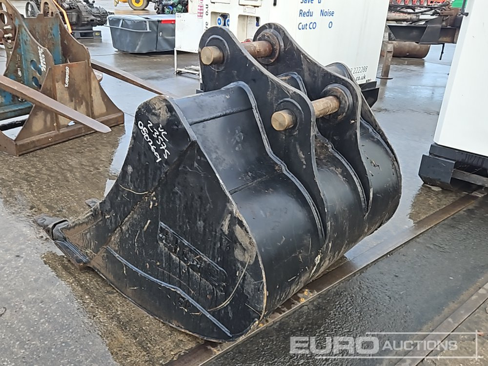 JCB 46" Digging Bucket 65mm Pin to suit 13 Ton Excavator - Godet: photos 3 JCB 46" Digging Bucket 65mm Pin to suit 13 Ton Excavator - Godet: photos 3