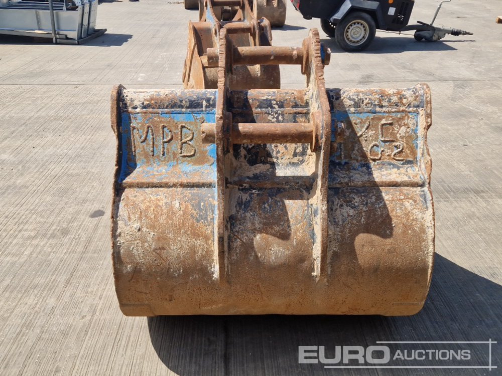 JCB 48" Digging Bucket 65mm Pin to suit 13 Ton Excavator - Godet: photos 4 JCB 48" Digging Bucket 65mm Pin to suit 13 Ton Excavator - Godet: photos 4