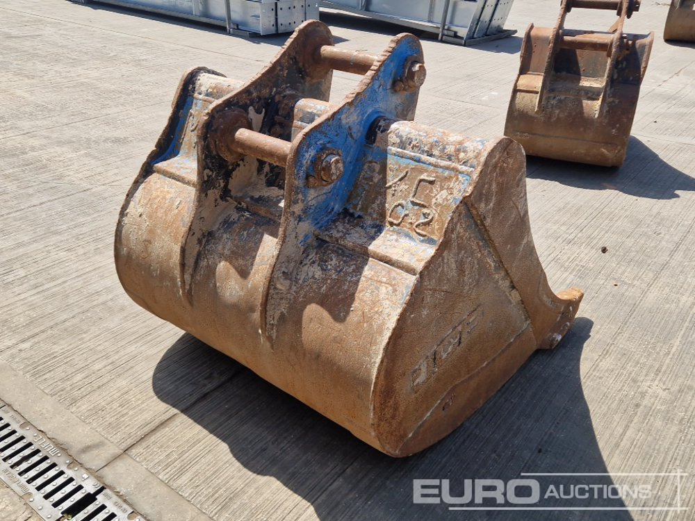 JCB 48" Digging Bucket 65mm Pin to suit 13 Ton Excavator - Godet: photos 5 JCB 48" Digging Bucket 65mm Pin to suit 13 Ton Excavator - Godet: photos 5