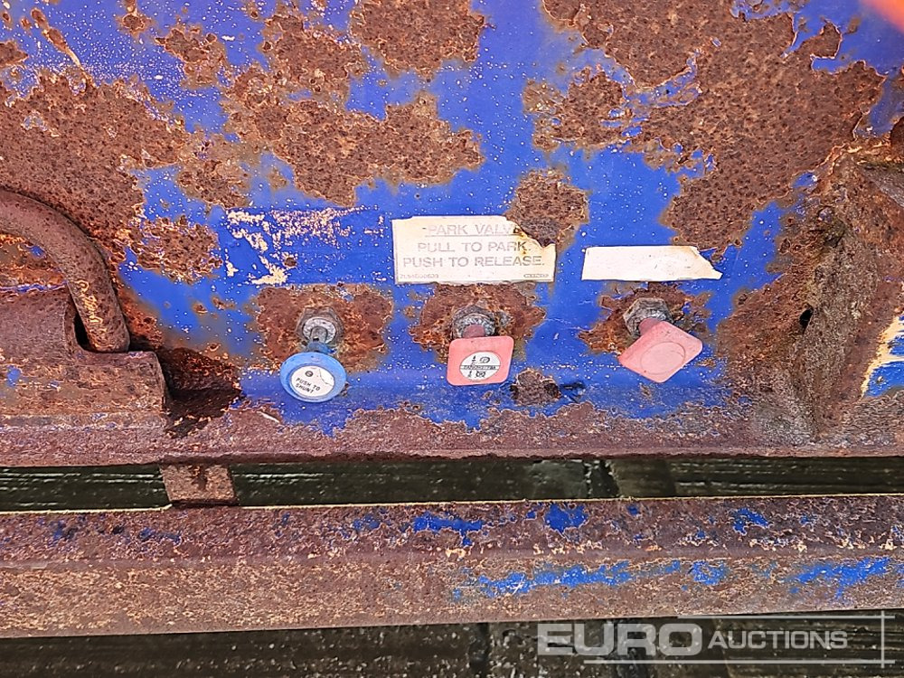 Semi-remorque surbaissé King 4 Axle Step Frame Low Loader Trailer, Neck Ramps, Out Riggers, Rear Steering, Hydraulic Fliptoe Ramps: photos 32 Semi-remorque surbaissé King 4 Axle Step Frame Low Loader Trailer, Neck Ramps, Out Riggers, Rear Steering, Hydraulic Fliptoe Ramps: photos 32