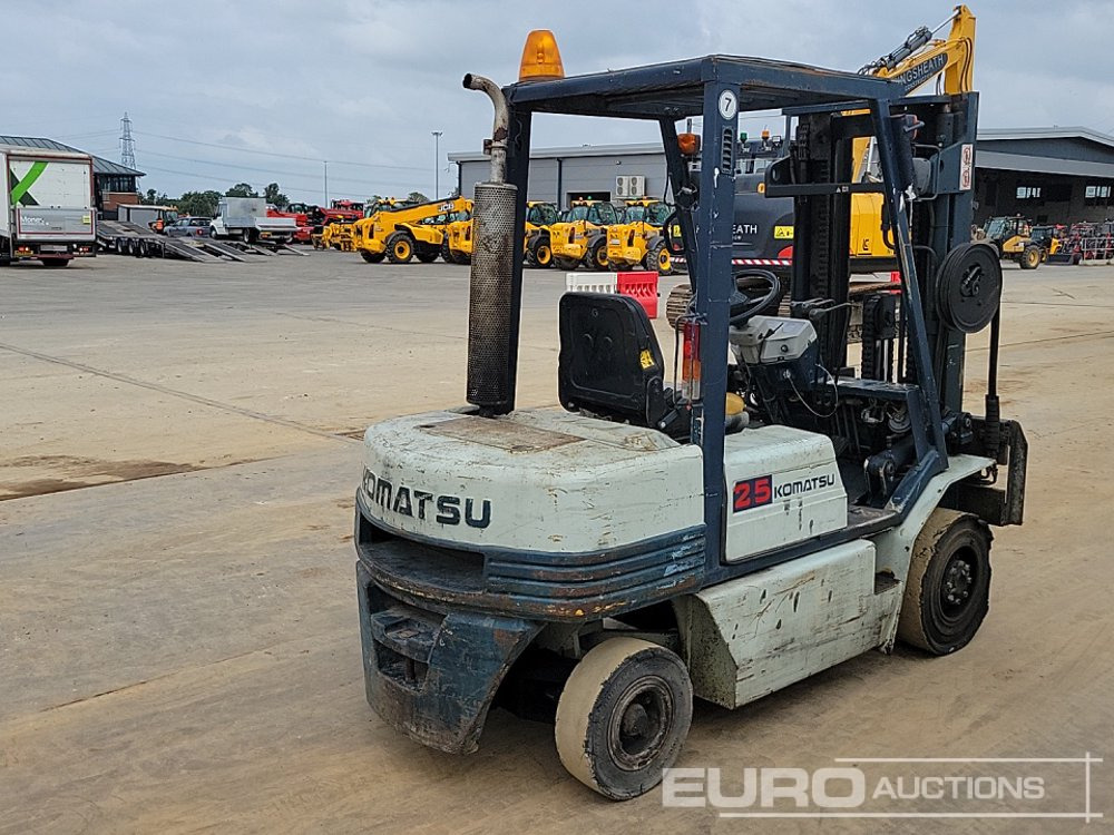 Komatsu FD25T-11E - Chariot élévateur: photos 5 Komatsu FD25T-11E - Chariot élévateur: photos 5