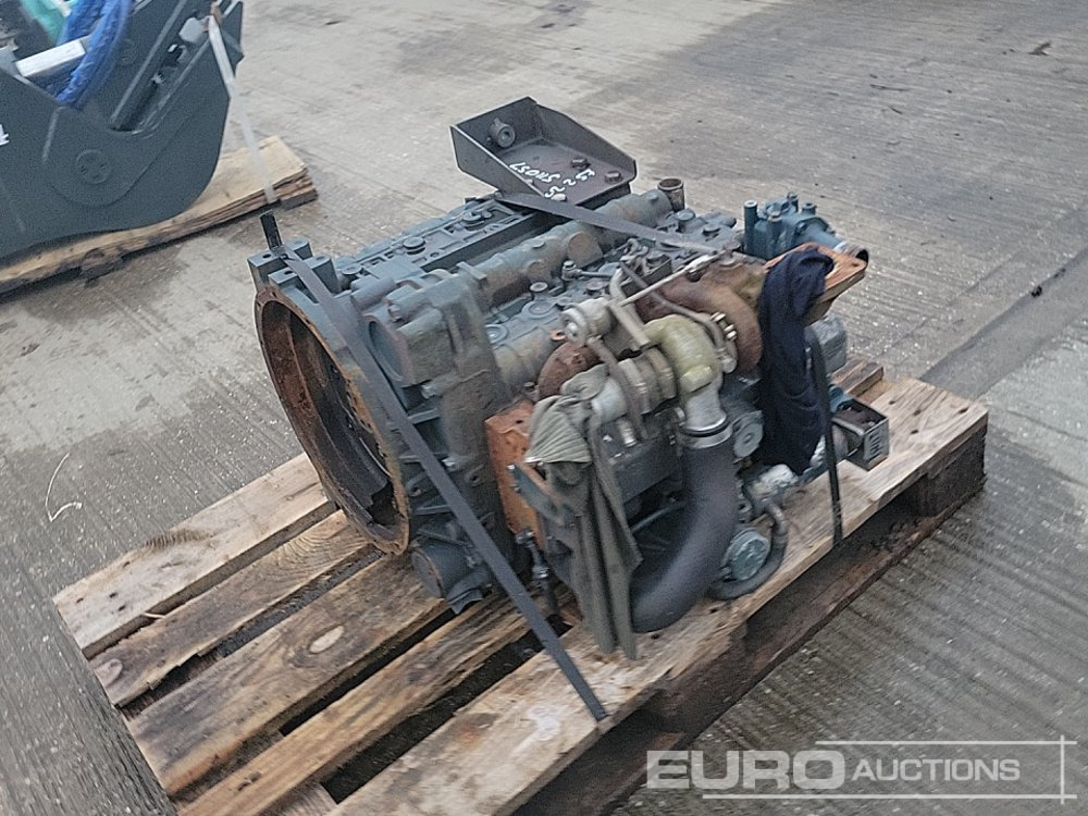 Kubota 4 Cylinder Engine - Moteur: photos 3 Kubota 4 Cylinder Engine - Moteur: photos 3