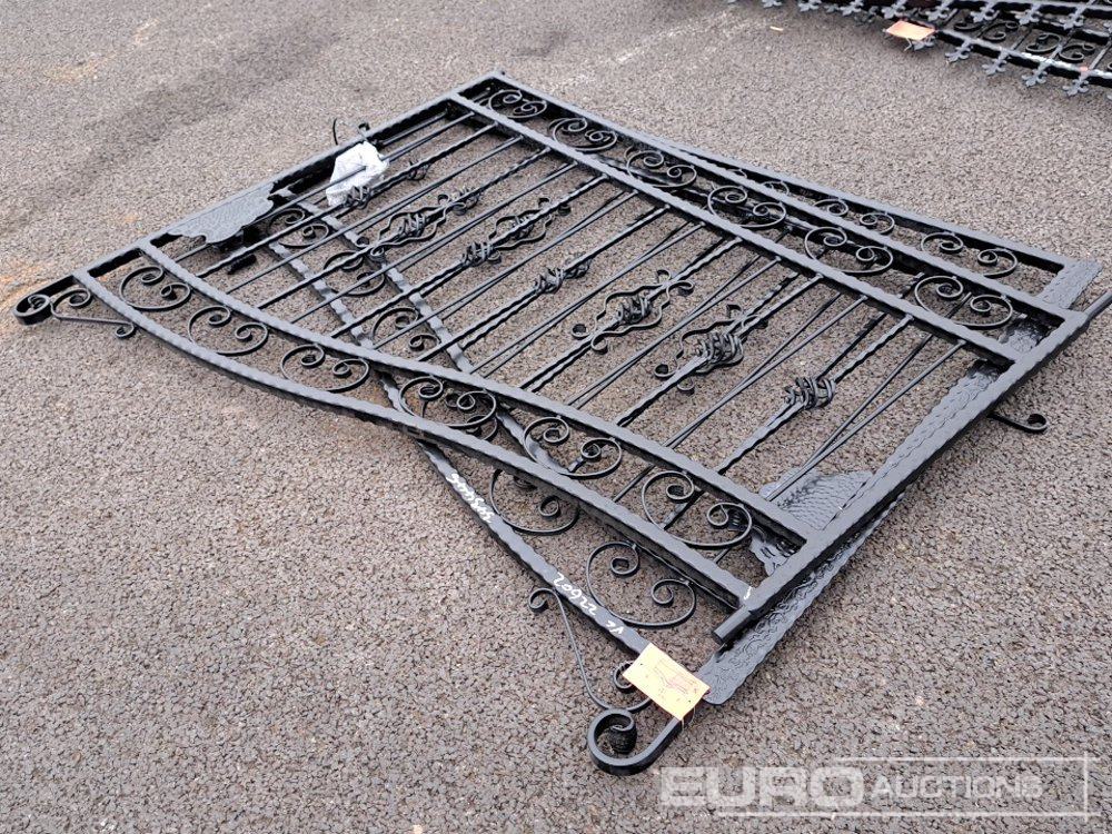 12' x 4' 10" Decorative Driveway Gates & Brackets - Machine agricole: photos 4 12' x 4' 10" Decorative Driveway Gates & Brackets - Machine agricole: photos 4