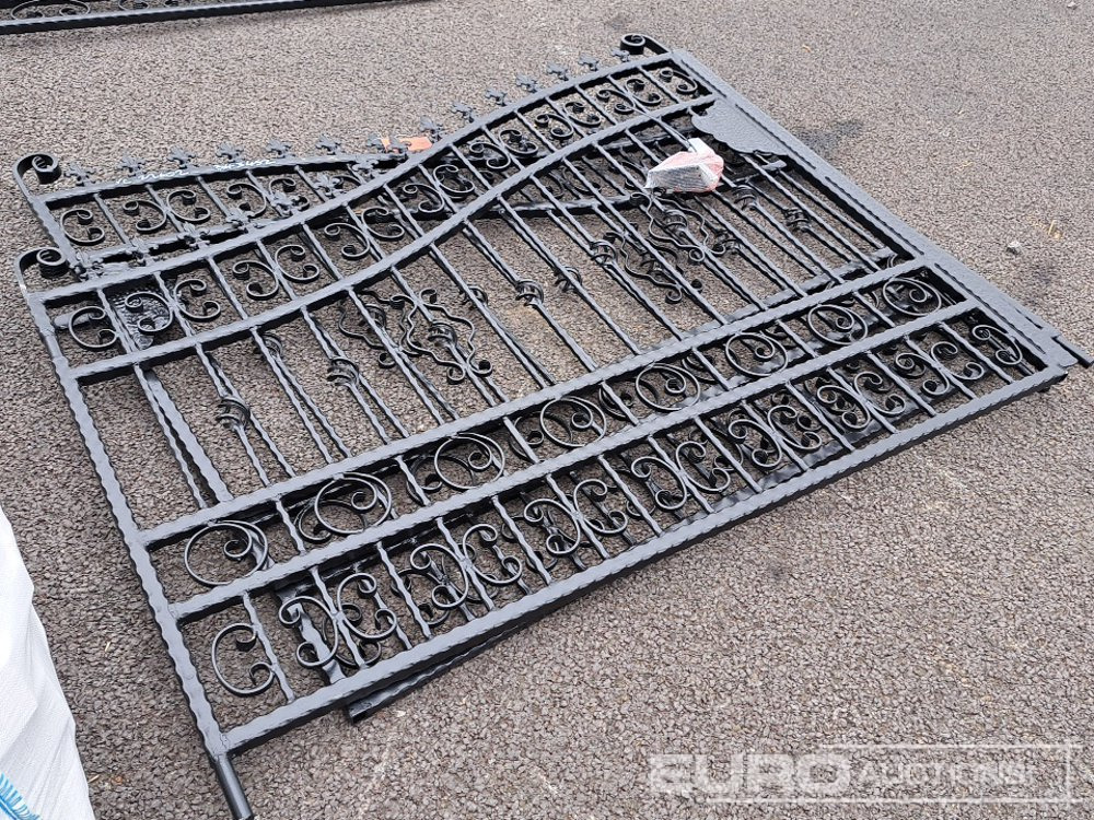 12' x 5' 2" Decorative Driveway Gates & Brackets - Machine agricole: photos 1 12' x 5' 2" Decorative Driveway Gates & Brackets - Machine agricole: photos 1
