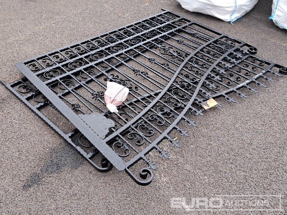 12' x 5' 2" Decorative Driveway Gates & Brackets - Machine agricole: photos 3 12' x 5' 2" Decorative Driveway Gates & Brackets - Machine agricole: photos 3