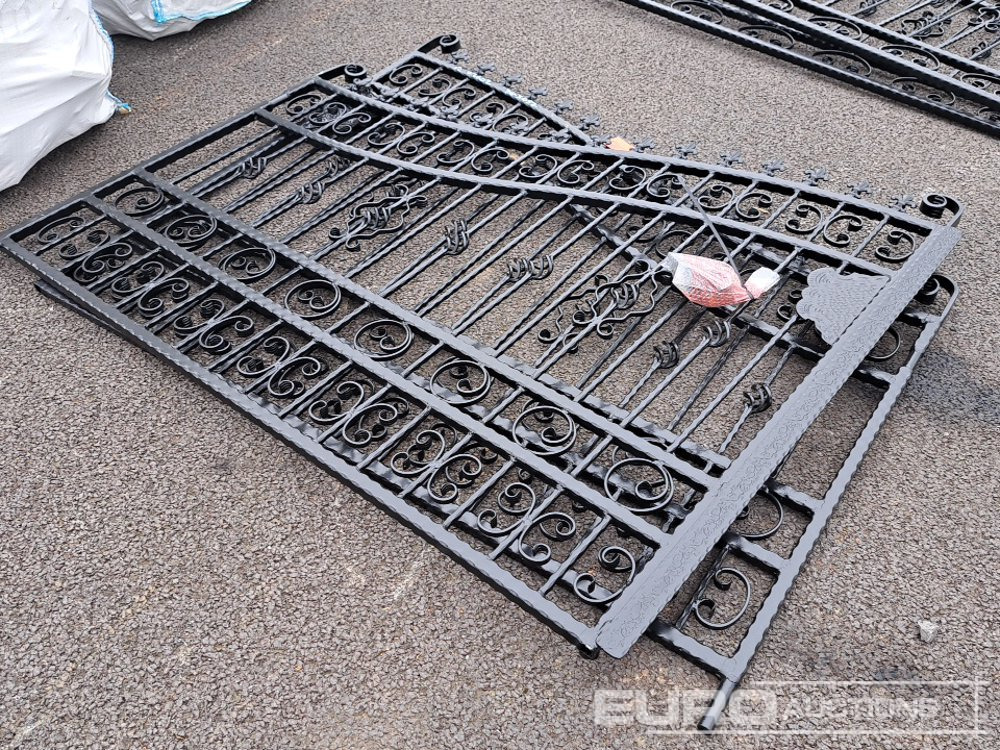 12' x 5' 2" Decorative Driveway Gates & Brackets - Machine agricole: photos 2 12' x 5' 2" Decorative Driveway Gates & Brackets - Machine agricole: photos 2