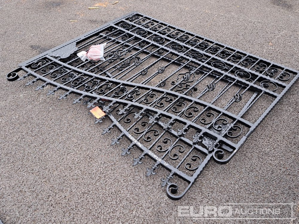 12' x 5' 2" Decorative Driveway Gates & Brackets - Machine agricole: photos 4 12' x 5' 2" Decorative Driveway Gates & Brackets - Machine agricole: photos 4