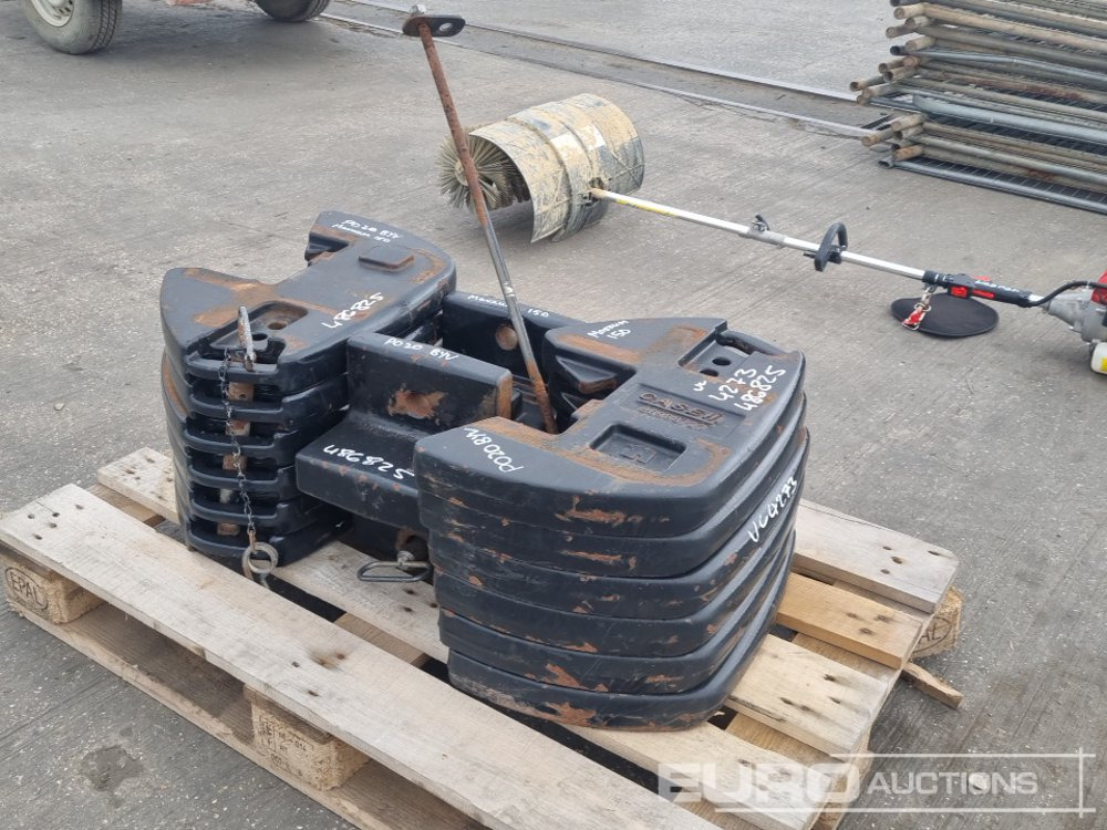 Case Front Weights (12 of) & Hitch to suit Tractor - Machine agricole: photos 1 Case Front Weights (12 of) & Hitch to suit Tractor - Machine agricole: photos 1