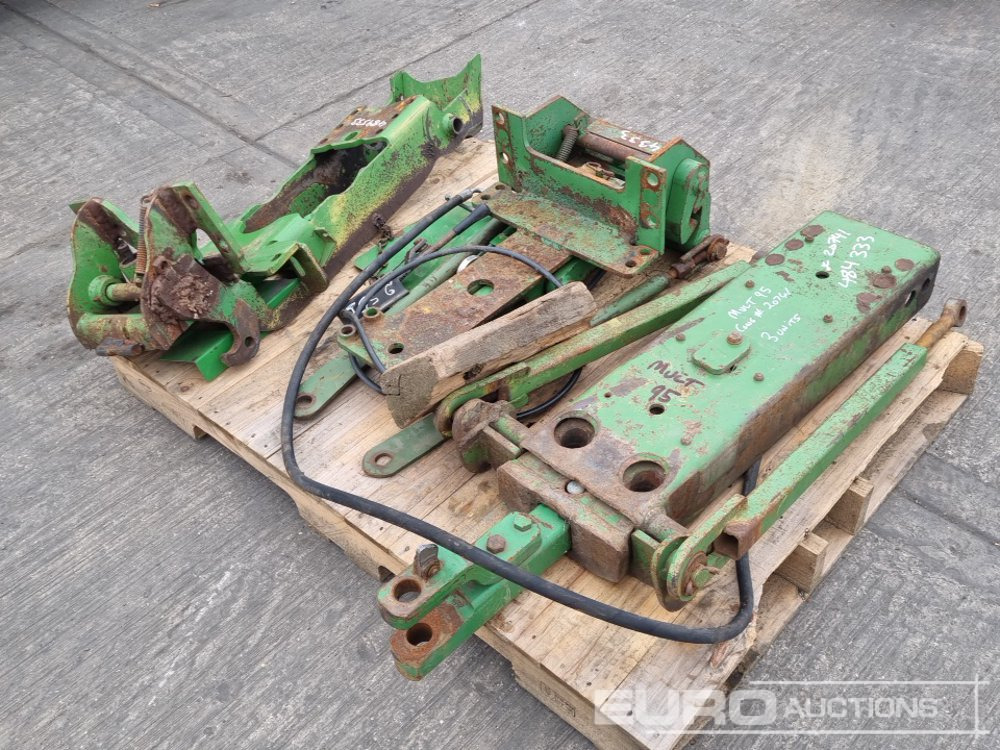 John Deere Pick Up Hitch Units (3 of) - Machine agricole: photos 1 John Deere Pick Up Hitch Units (3 of) - Machine agricole: photos 1