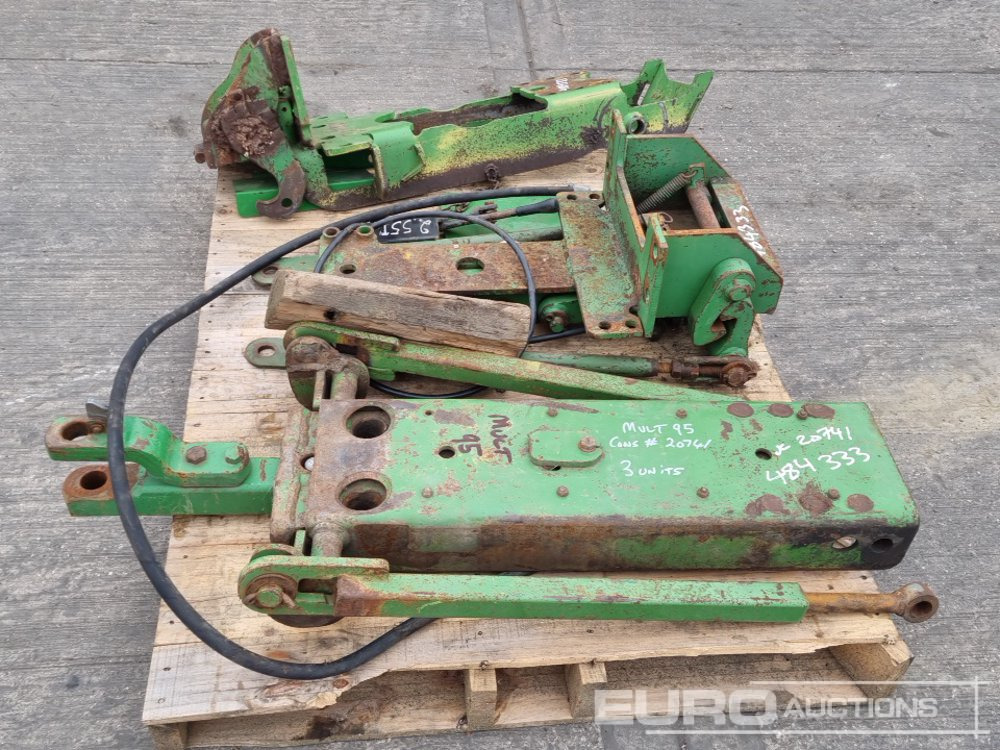 John Deere Pick Up Hitch Units (3 of) - Machine agricole: photos 2 John Deere Pick Up Hitch Units (3 of) - Machine agricole: photos 2