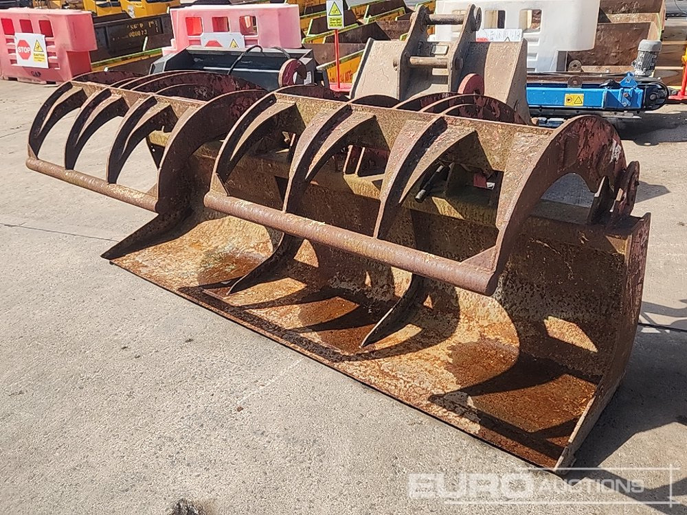 Redrock 104" Hydraulic Muck Grab to suit JCB Telehandler - Machine agricole: photos 2 Redrock 104" Hydraulic Muck Grab to suit JCB Telehandler - Machine agricole: photos 2