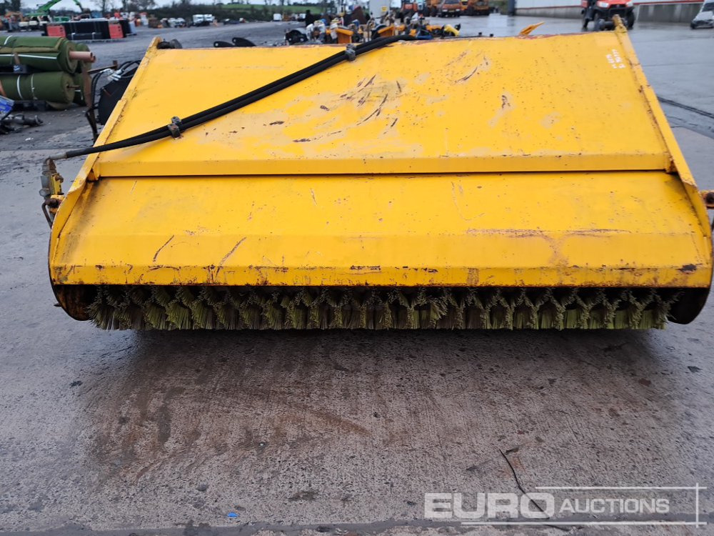 90" Loading Bucket/Sweeper to suit ManitouTelehandler - Matériel de manutention: photos 5 90" Loading Bucket/Sweeper to suit ManitouTelehandler - Matériel de manutention: photos 5