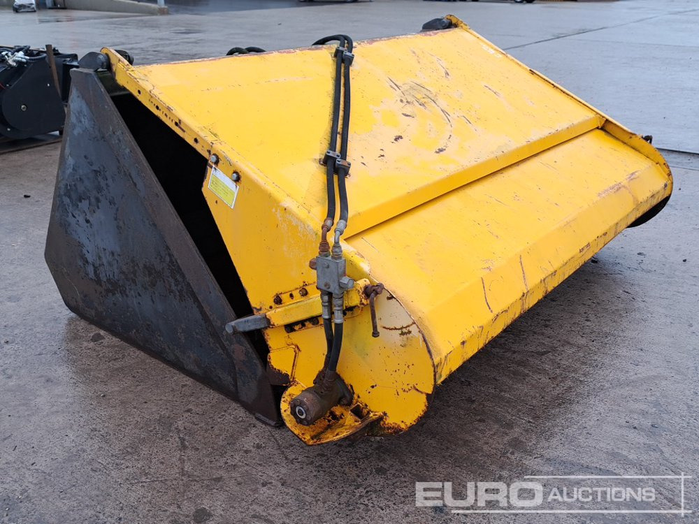 90" Loading Bucket/Sweeper to suit ManitouTelehandler - Matériel de manutention: photos 4 90" Loading Bucket/Sweeper to suit ManitouTelehandler - Matériel de manutention: photos 4