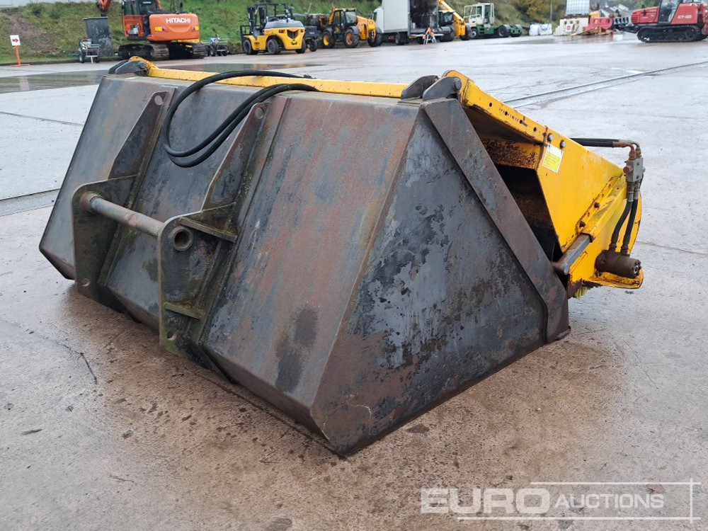 90" Loading Bucket/Sweeper to suit ManitouTelehandler - Matériel de manutention: photos 3 90" Loading Bucket/Sweeper to suit ManitouTelehandler - Matériel de manutention: photos 3