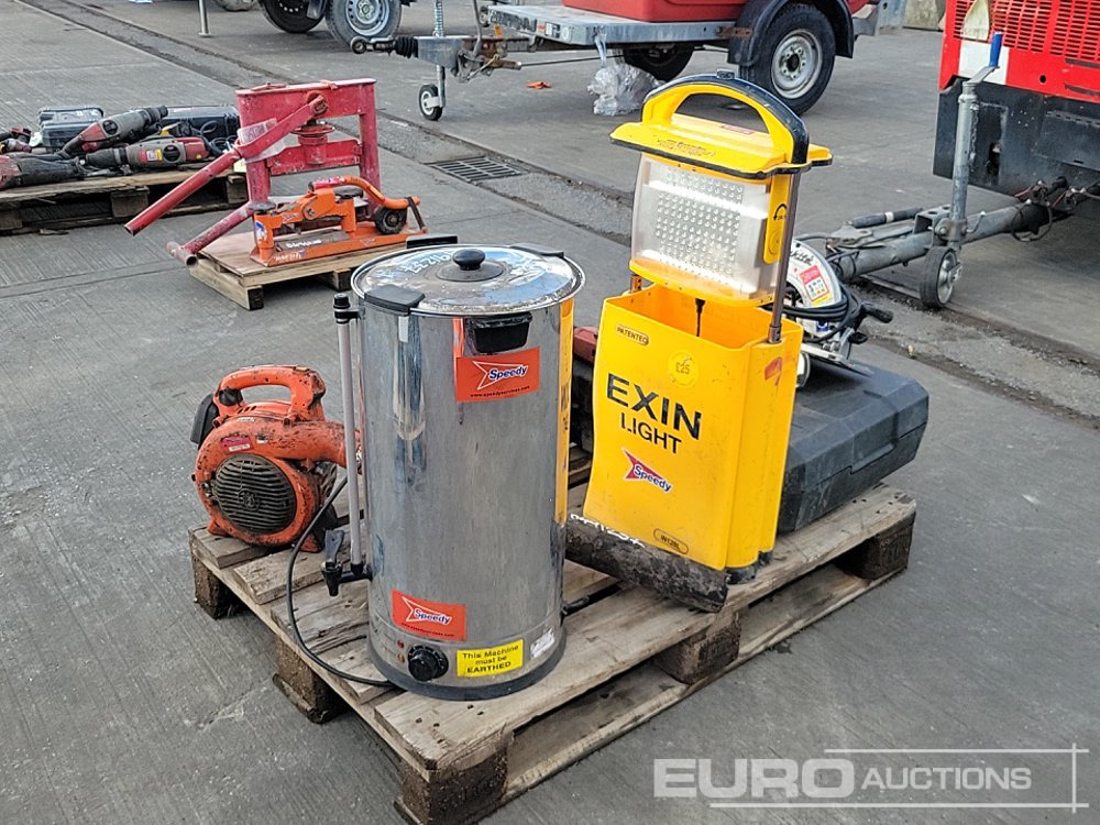 Milwaukee Battery Mag Drill, 110Volt Makita Rip Saw, Petrol Leaf Blower, 110Volt Water Pump, 240Volt Water Boiler, Hilti Rivet Gun, 240Volt Portable LED Light - Matériel de chantier: photos 3 Milwaukee Battery Mag Drill, 110Volt Makita Rip Saw, Petrol Leaf Blower, 110Volt Water Pump, 240Volt Water Boiler, Hilti Rivet Gun, 240Volt Portable LED Light - Matériel de chantier: photos 3