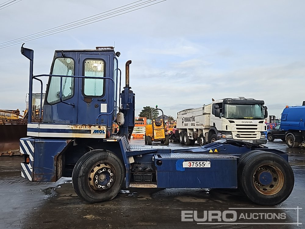 Mol YM220 - Tracteur portuaire: photos 2 Mol YM220 - Tracteur portuaire: photos 2