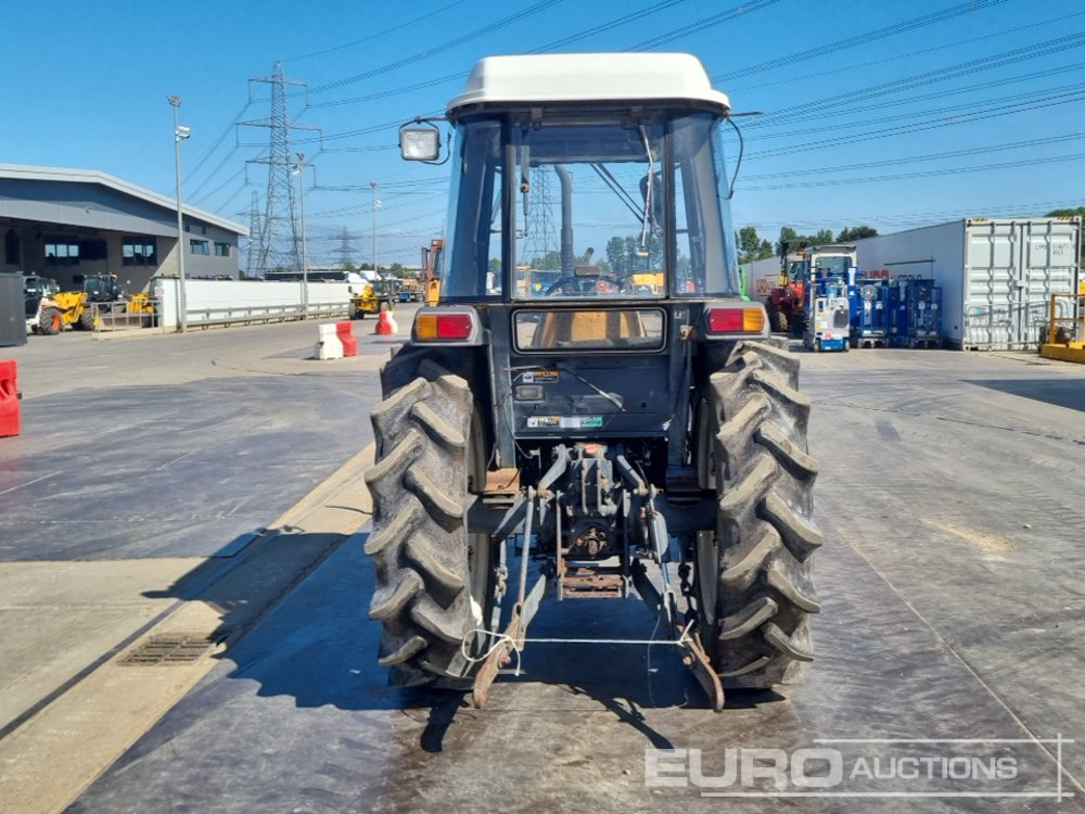 New Holland 2300 - Tracteur agricole: photos 4 New Holland 2300 - Tracteur agricole: photos 4