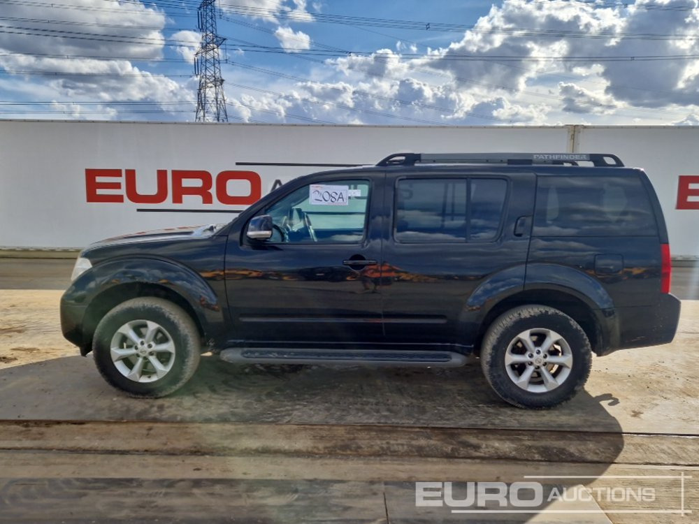Nissan Pathfinder - SUV: photos 2 Nissan Pathfinder - SUV: photos 2