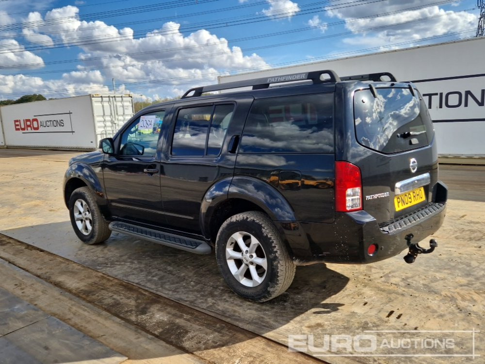 Nissan Pathfinder - SUV: photos 3 Nissan Pathfinder - SUV: photos 3