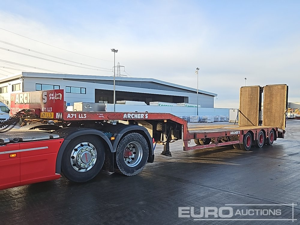Nooteboom Tri Axle Step Frame Low Loader Trailer, Flip Tow Ramps - Semi-remorque surbaissé: photos 1 Nooteboom Tri Axle Step Frame Low Loader Trailer, Flip Tow Ramps - Semi-remorque surbaissé: photos 1