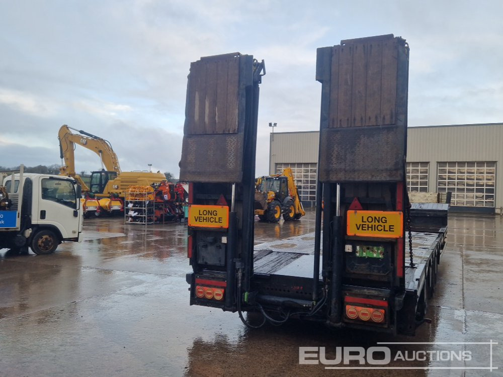 Nooteboom Tri Axle Stepframe Low Loader Trailer, Hydraulic Fliptoe Ramps - Semi-remorque surbaissé: photos 3 Nooteboom Tri Axle Stepframe Low Loader Trailer, Hydraulic Fliptoe Ramps - Semi-remorque surbaissé: photos 3