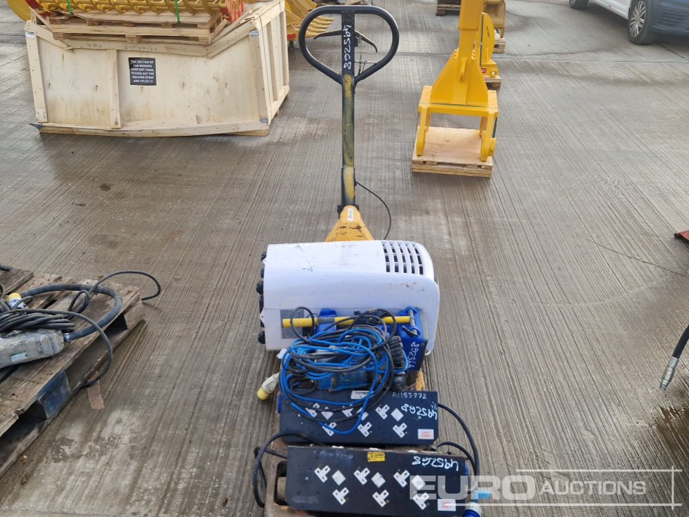 Pallet Truck, 110Volt Submersible Water Pump, 230Volt Dehumidifier, Battery Work Light, 230Volt Splitter - Matériel de chantier: photos 4 Pallet Truck, 110Volt Submersible Water Pump, 230Volt Dehumidifier, Battery Work Light, 230Volt Splitter - Matériel de chantier: photos 4
