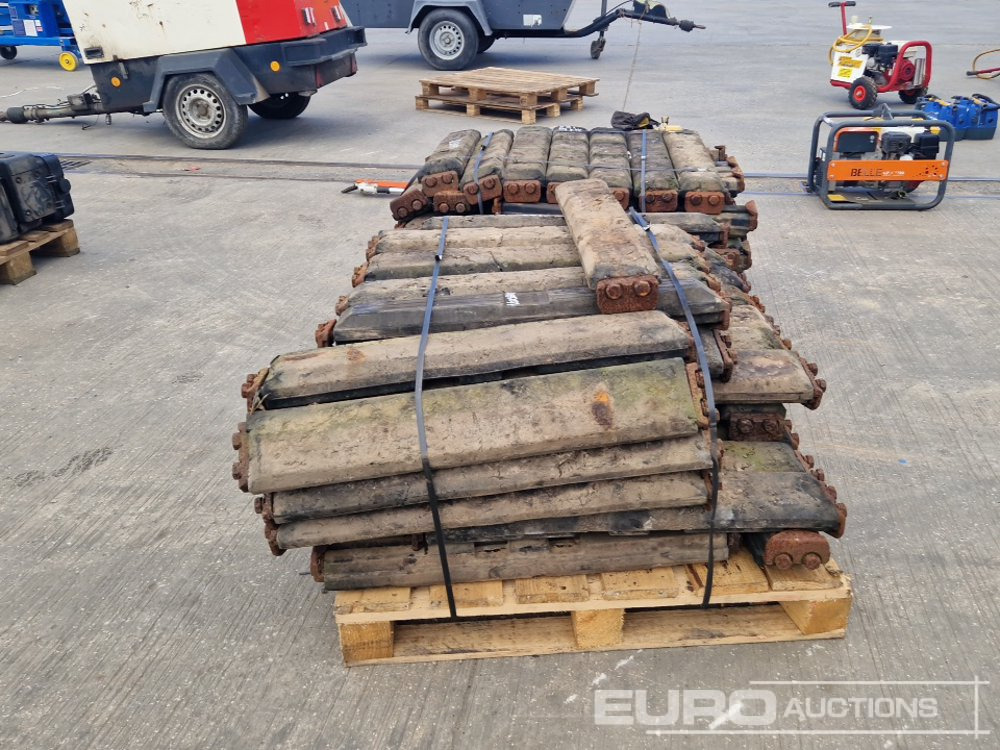 Pallet of 800mm Rubber Block Pads (2 of) - Chenille pour Engins de chantier: photos 4 Pallet of 800mm Rubber Block Pads (2 of) - Chenille pour Engins de chantier: photos 4