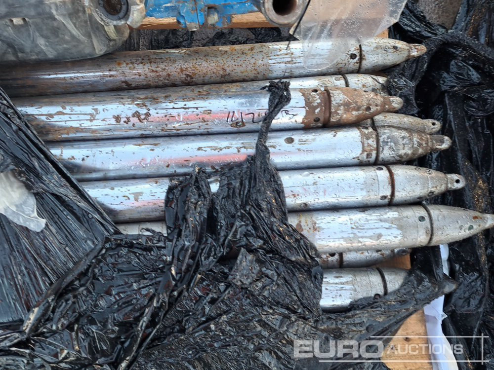 Pallet of Horizoltal Boring Bits, Air Breaker, Stihl TS410 Consaw - Travaux routiers: photos 5 Pallet of Horizoltal Boring Bits, Air Breaker, Stihl TS410 Consaw - Travaux routiers: photos 5