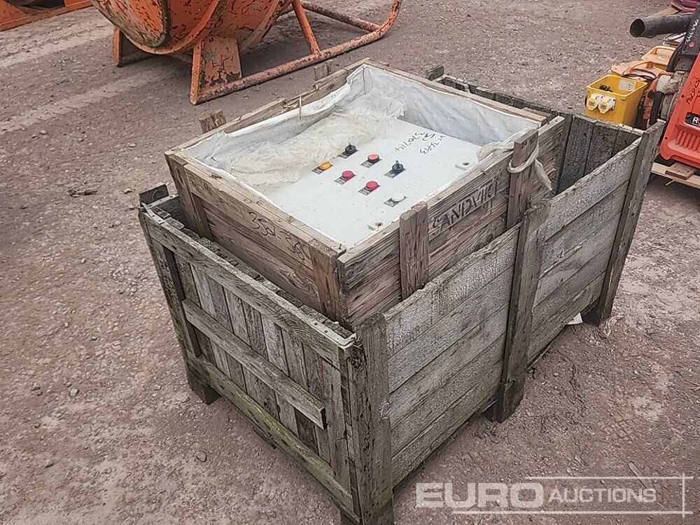 Pallet of Rams, Rollers & Control Panel - Matériel de chantier: photos 1 Pallet of Rams, Rollers & Control Panel - Matériel de chantier: photos 1