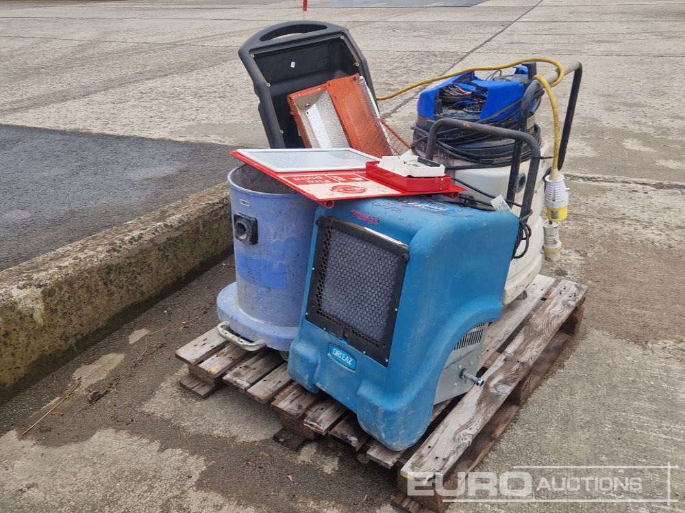 Pallet of Vacuum Cleaners, Heater, Dehumidifer - Matériel de chantier: photos 1 Pallet of Vacuum Cleaners, Heater, Dehumidifer - Matériel de chantier: photos 1