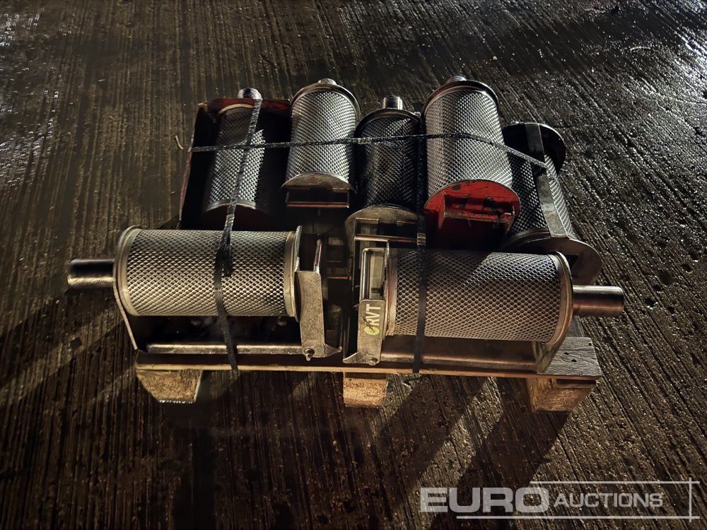 Pallet of Exhausts (2 of) - Pièces de rechange: photos 2 Pallet of Exhausts (2 of) - Pièces de rechange: photos 2