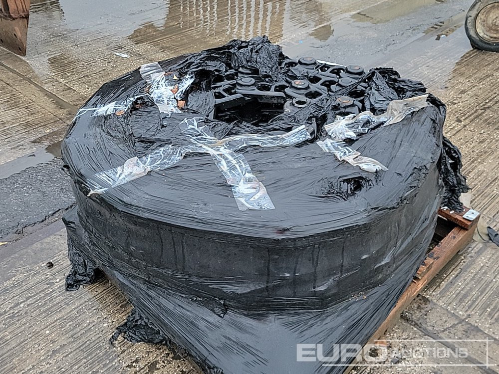 Track Chain (2 of) - Pièces de rechange: photos 3 Track Chain (2 of) - Pièces de rechange: photos 3