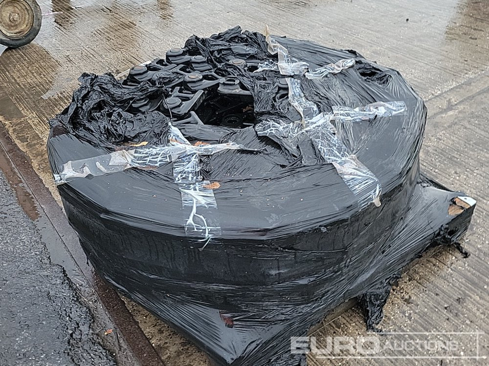 Track Chain (2 of) - Pièces de rechange: photos 2 Track Chain (2 of) - Pièces de rechange: photos 2