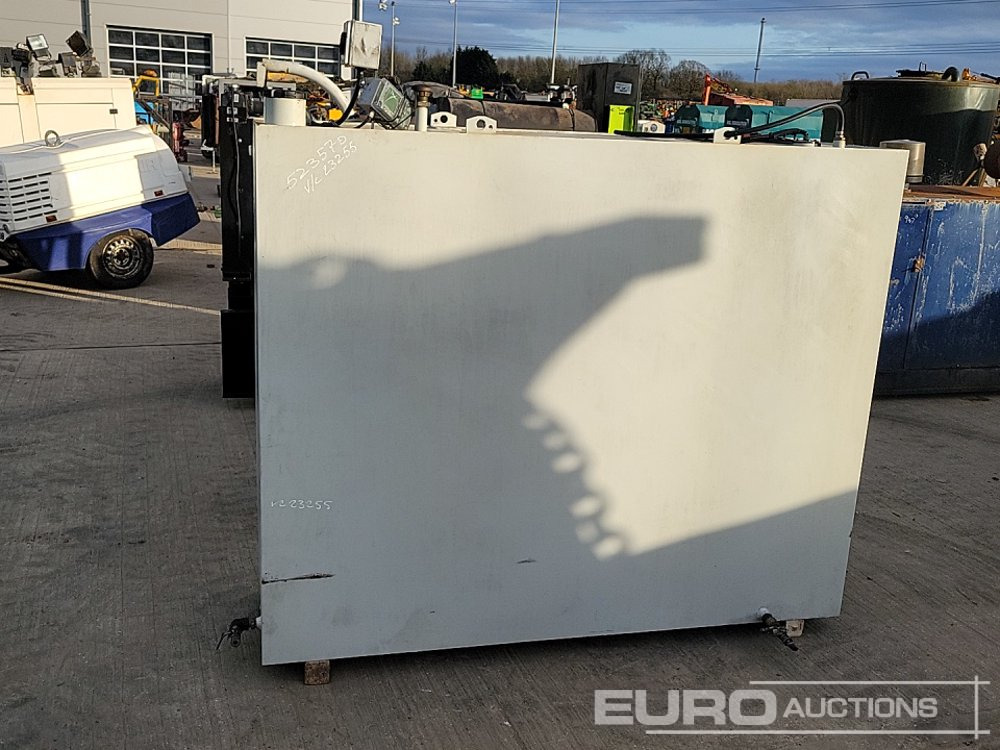 Static Fuel Bowser - Cuve de stockage: photos 2 Static Fuel Bowser - Cuve de stockage: photos 2